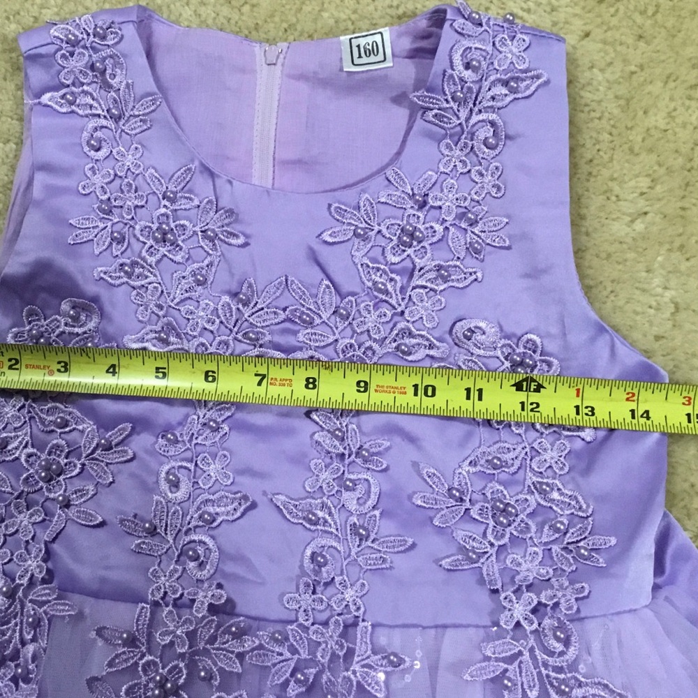 Lavender formal w/ Embroidery dress, girl's sizing about 12-14, (160Int. on Tag) - Picture 10 of 15